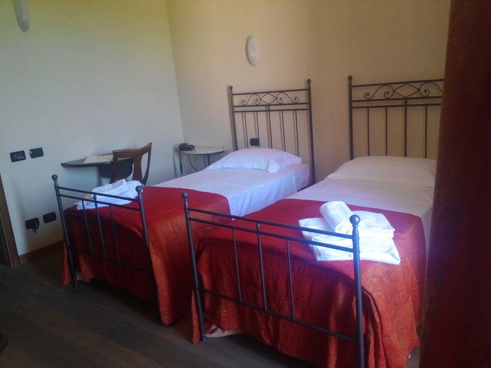 Il Castello Di Bubbio Hotel ภายนอก รูปภาพ