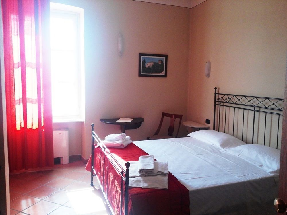 Il Castello Di Bubbio Hotel ภายนอก รูปภาพ